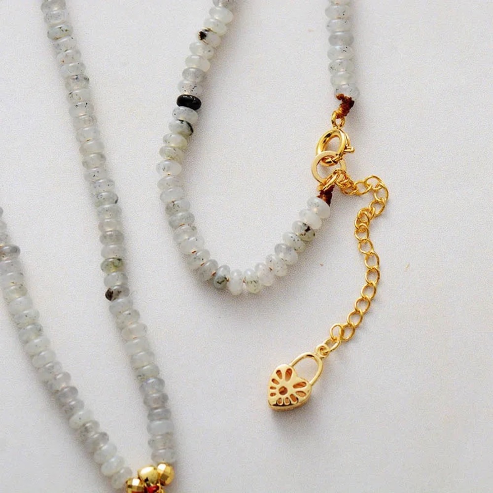 Dyed Agate and Prehnite Beaded Heart Pendant Necklace - Picture 4 of 5
